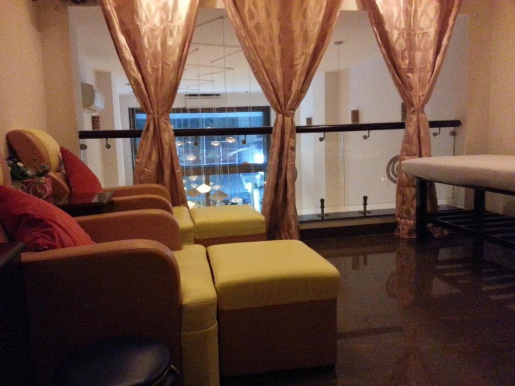 Pink Tulip Hotel Thành Pho Ho Chí Minh Esterno foto